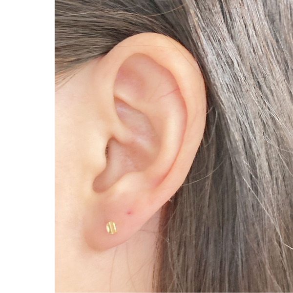 10金 本物 ゴールド 10K ニュアンススクエア ピアス シンプル Hana and Ruri 四角 カーブ シリコンキャッチ