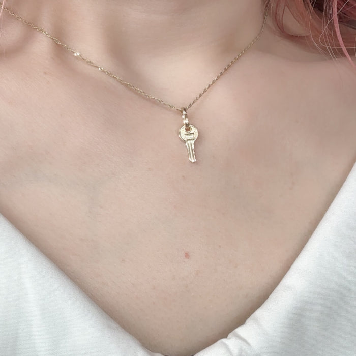 14K ゴールド 鍵モチーフ ペンダントトップ Small KEY ネックレスチャーム PT465 メンズ レディース ユニセックス アメリカ輸入 セレクト ジュエリー ギフト対応