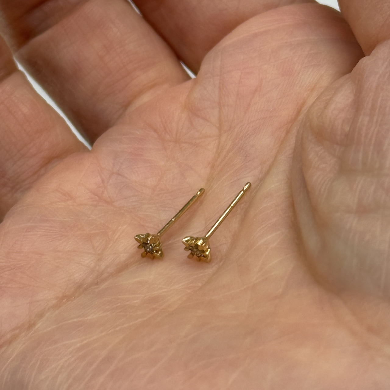 14K イエローゴールド コンパススターピアス ダイヤモンド付き スタッドピアス つけっぱなしOK ギフトにもおすすめ ARTAUM輸入セレクト MTF-2006