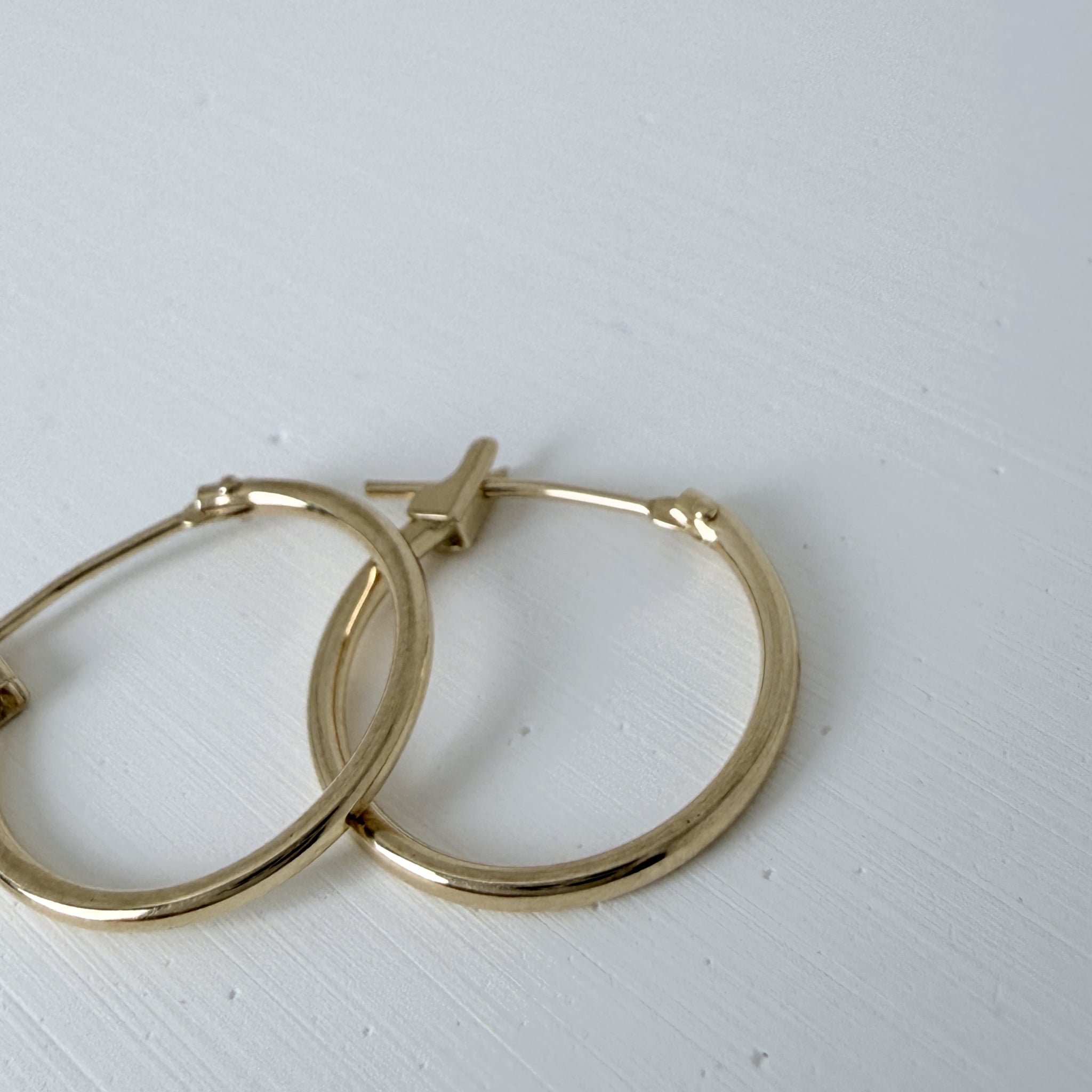 LA直輸入 14K イエローゴールド 16mm ラウンドフープピアス シンプル 1.2mm ラウンドチューブ クリックフープ 本物ゴールド ピアス