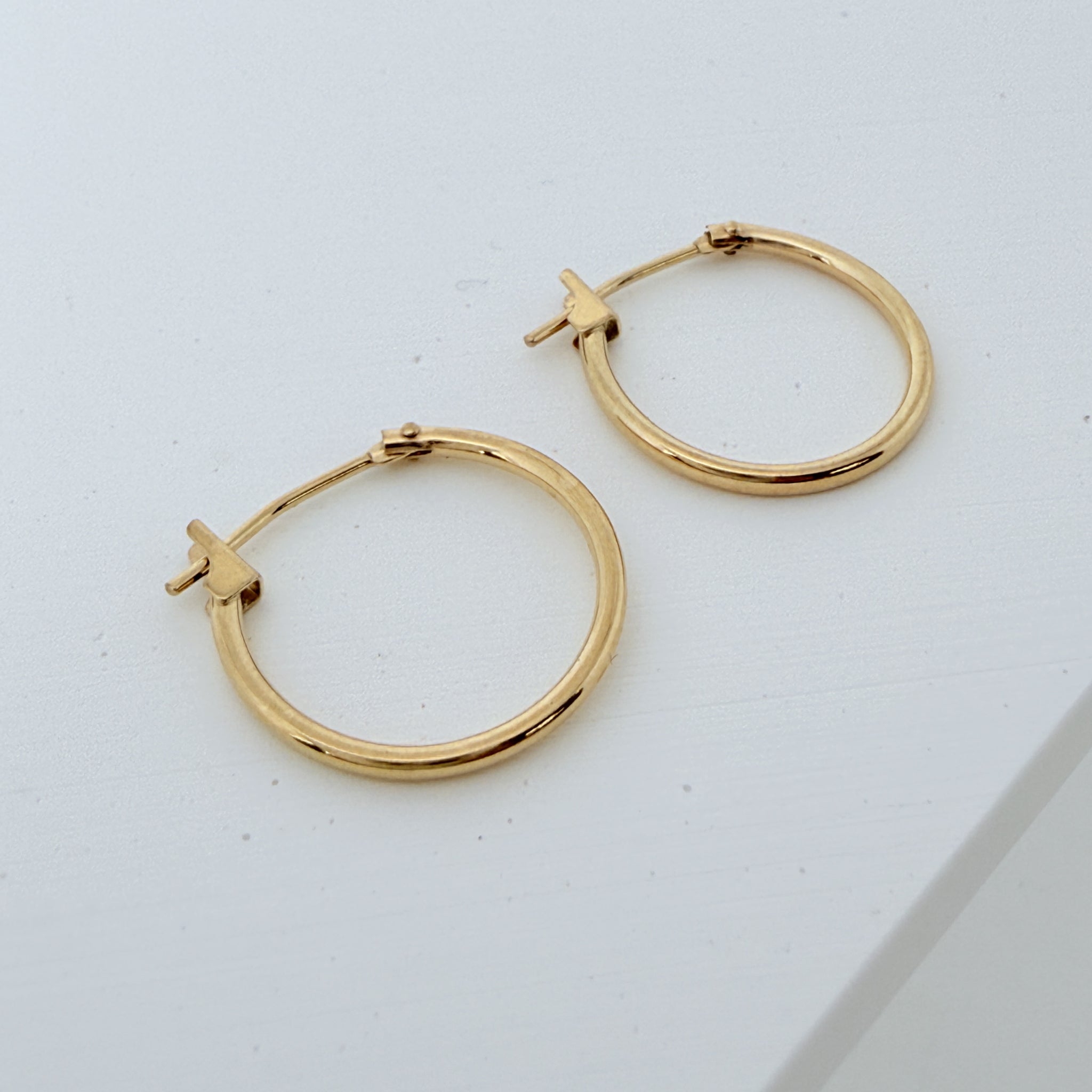 LA直輸入 14K イエローゴールド 16mm ラウンドフープピアス シンプル 1.2mm ラウンドチューブ クリックフープ 本物ゴールド ピアス