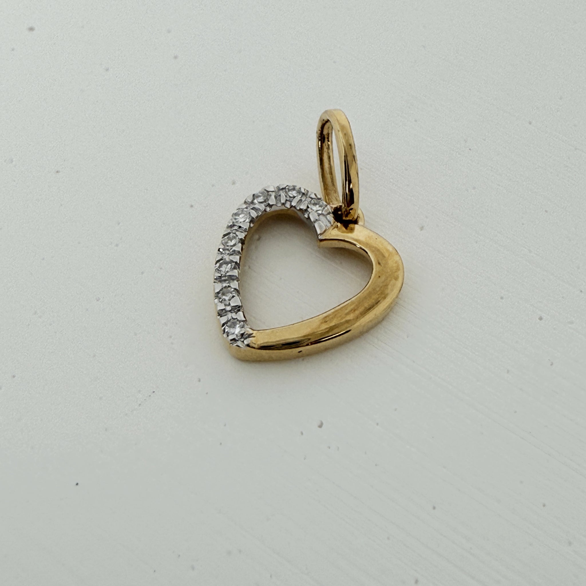 14K ダイヤモンド オープンハート ペンダントトップ 10mm|本物の金×天然ダイヤ×つけっぱなしOK|大人可愛いジュエリー PAF30693