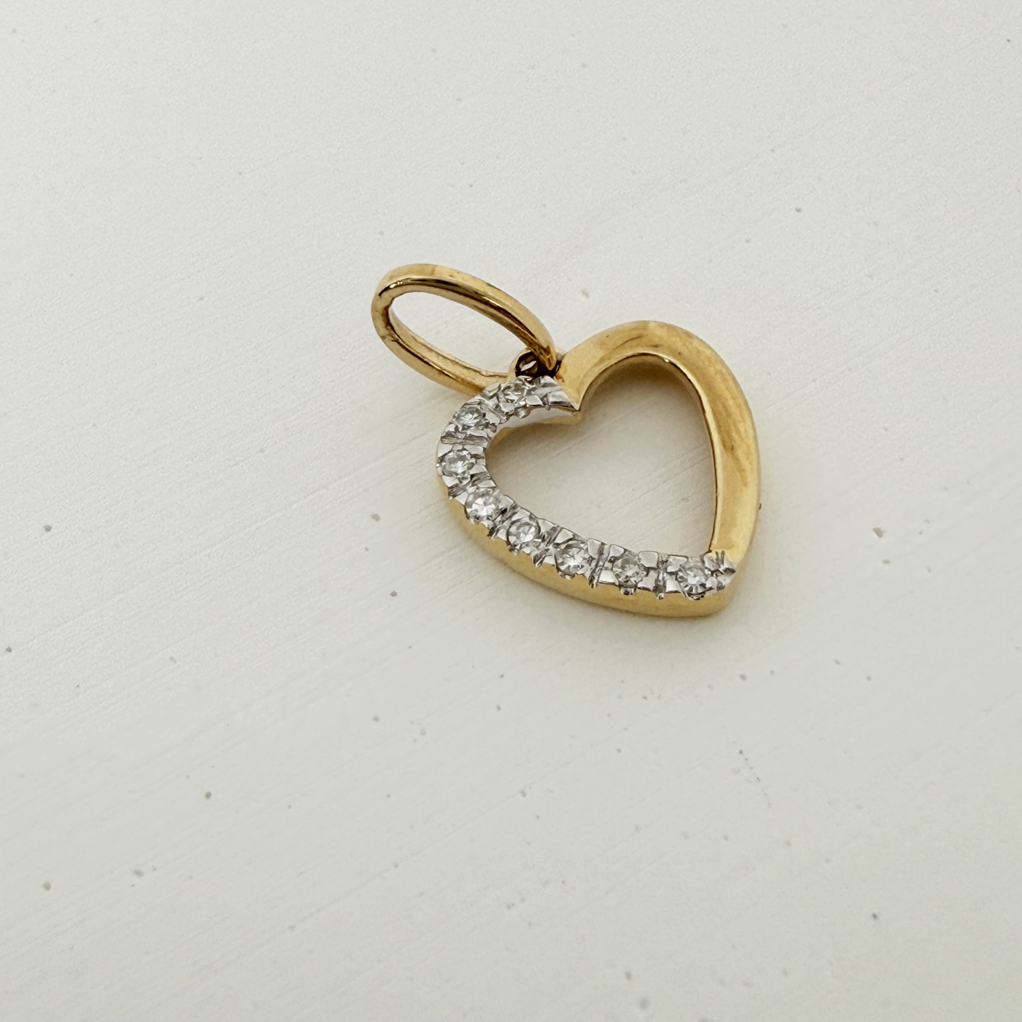 14K ダイヤモンド オープンハート ペンダントトップ 10mm|本物の金×天然ダイヤ×つけっぱなしOK|大人可愛いジュエリー PAF30693