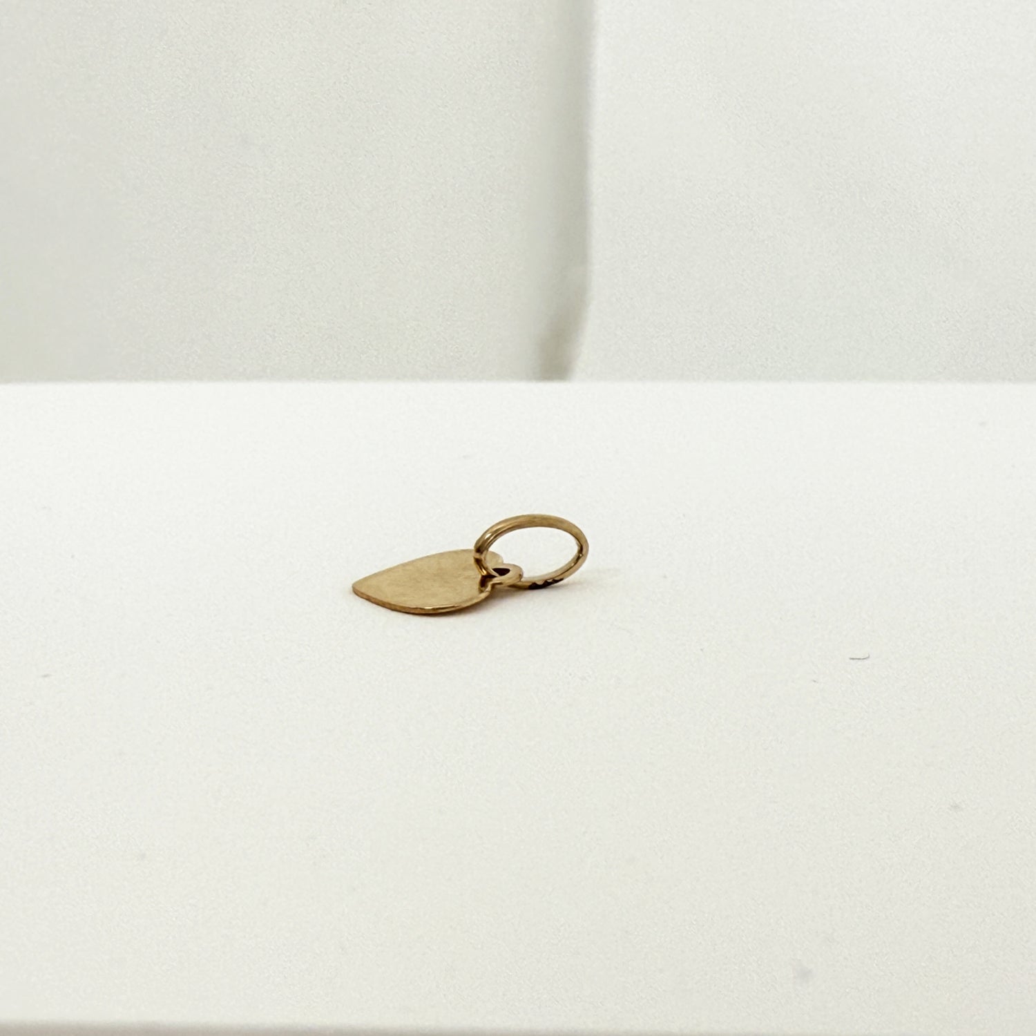 14K ゴールド ハート ペンダントトップ 8mm プレート チャーム ユニセックス つけっぱなしOK アレルギー対応 ギフト プレゼント 最適 資産価値 永久買取保証 ARTAUM 輸入セレクト HDF1012