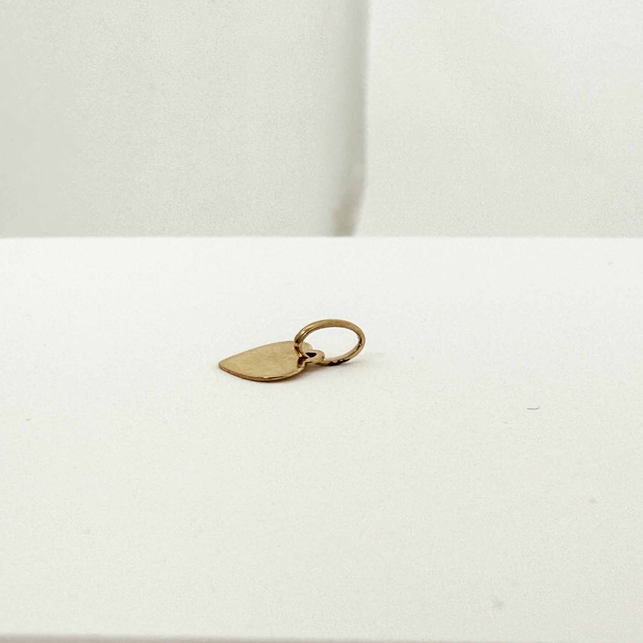 14K ゴールド ハート ペンダントトップ 8mm プレート チャーム ユニセックス つけっぱなしOK アレルギー対応 ギフト プレゼント 最適 資産価値 永久買取保証 ARTAUM 輸入セレクト HDF1012