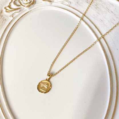 14K ゴールド スモールエンジェル ペンダントトップ ネックレス用 チャーム 丸型 コインモチーフ 天使デザイン ユニセックス ギフト