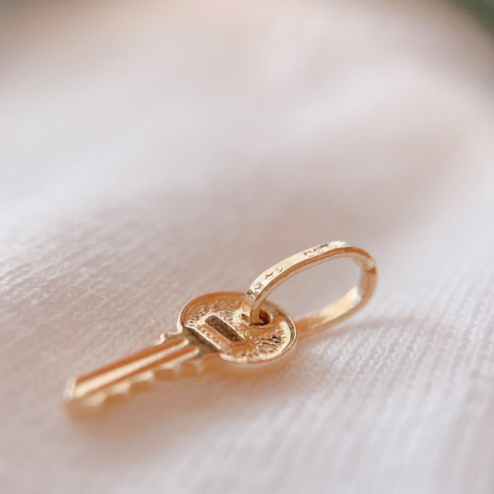 14K ゴールド 鍵モチーフ ペンダントトップ Small KEY ネックレスチャーム PT465 メンズ レディース ユニセックス アメリカ輸入 セレクト ジュエリー ギフト対応