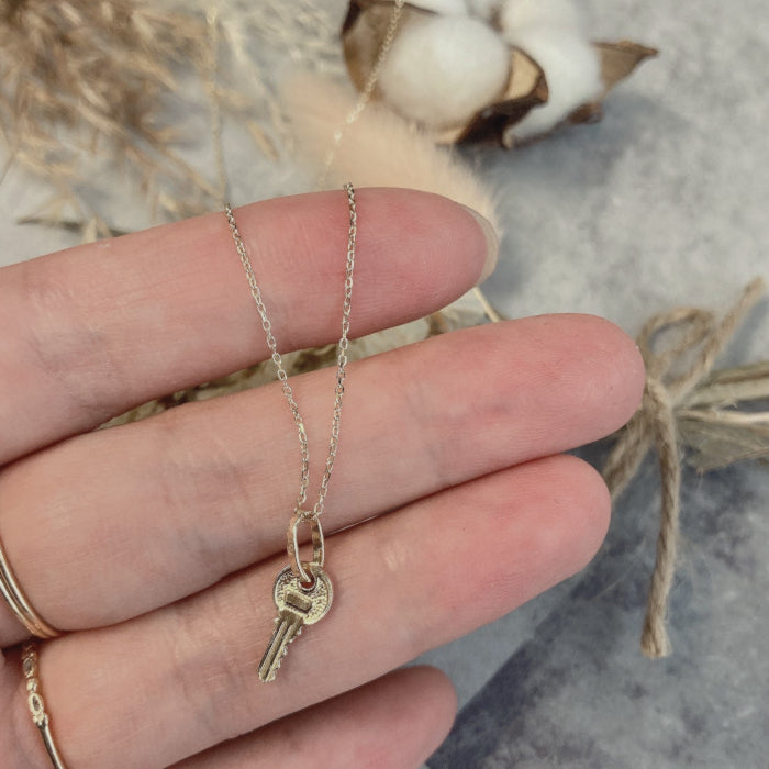 14K ゴールド 鍵モチーフ ペンダントトップ Small KEY ネックレスチャーム PT465 メンズ レディース ユニセックス アメリカ輸入 セレクト ジュエリー ギフト対応