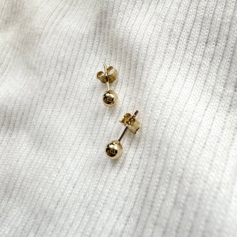 普段着に合うジュエリー 直輸入14Kゴールド 14Kゴールド スタッズピアス 4mm ST163｜資産価値のある本物の金｜デイリー＆ギフトに最適