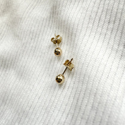 普段着に合うジュエリー 直輸入14Kゴールド 14Kゴールド スタッズピアス 4mm ST163｜資産価値のある本物の金｜デイリー＆ギフトに最適