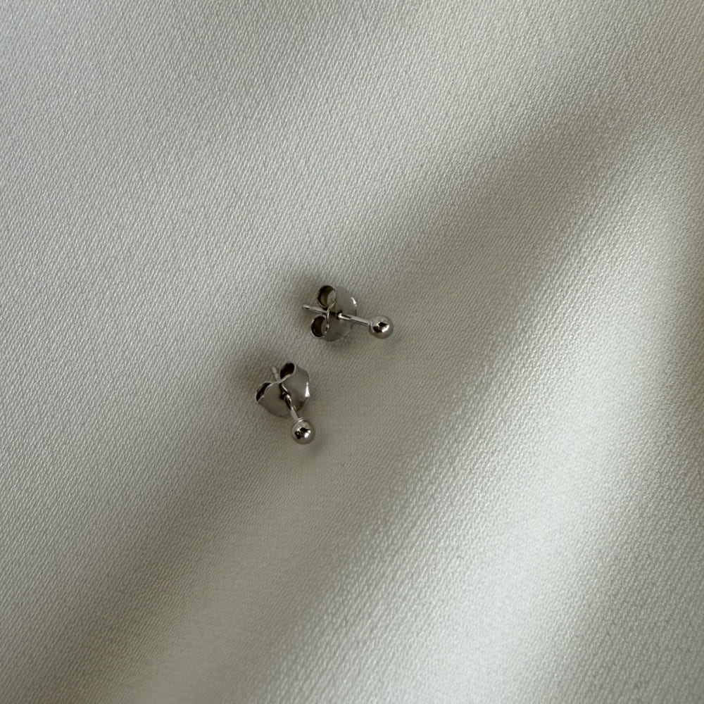 直輸入 14K ホワイトゴールド スタッズピアス 2mm ST780｜資産価値ある本物を日常＆ギフトに 生涯買取保証付