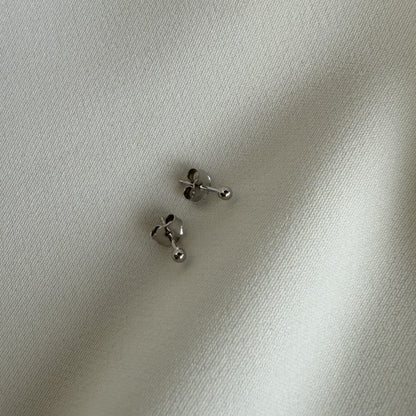 直輸入 14K ホワイトゴールド スタッズピアス 2mm ST780｜資産価値ある本物を日常＆ギフトに 生涯買取保証付