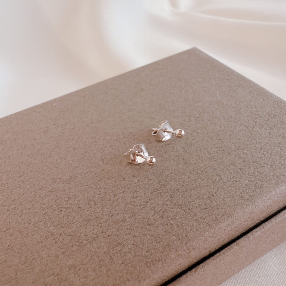 直輸入 14K ホワイトゴールド スタッズピアス 2mm ST780｜資産価値ある本物を日常＆ギフトに 生涯買取保証付