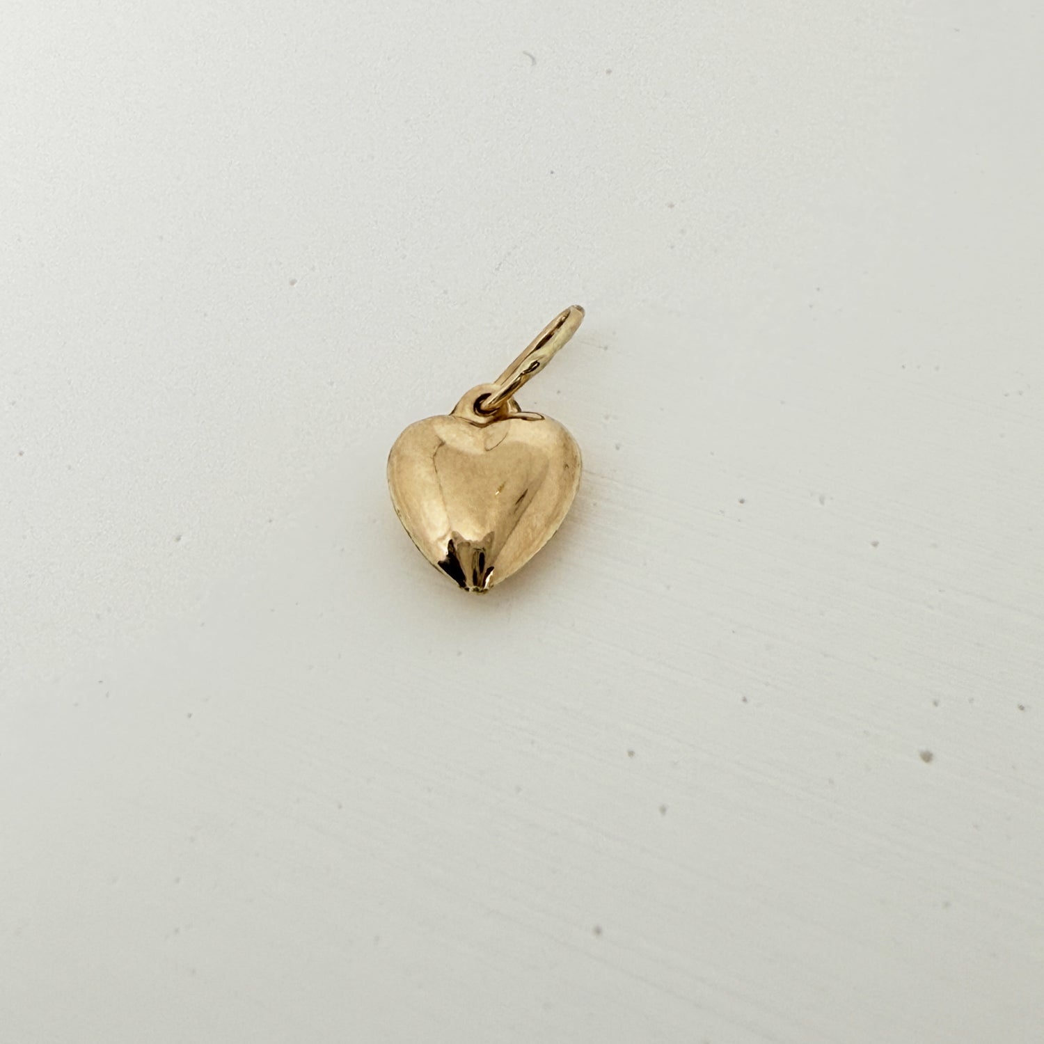 【14K本物ゴールド】ぷっくりハート ペンダントトップ／ミニサイズ 6mm Puffy Heart Charm／デイリージュエリー／ユニセックス／つけっぱなしOK／ギフト対応 ANF-1007