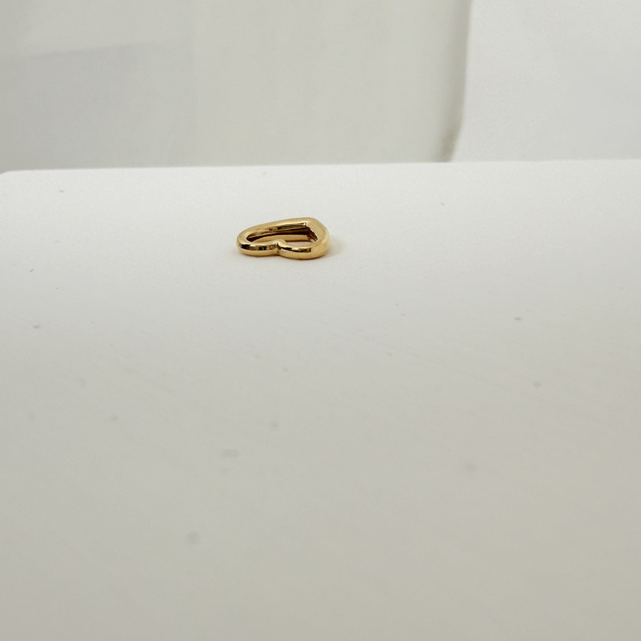 【14K 本物ゴールド】オープンハート ペンダントトップ 7.2×9mm／上品フォルムの抜け感ハート／デイリーに馴染むミニサイズ／ユニセックス／つけっぱなしOK／ギフト対応 BRF13106