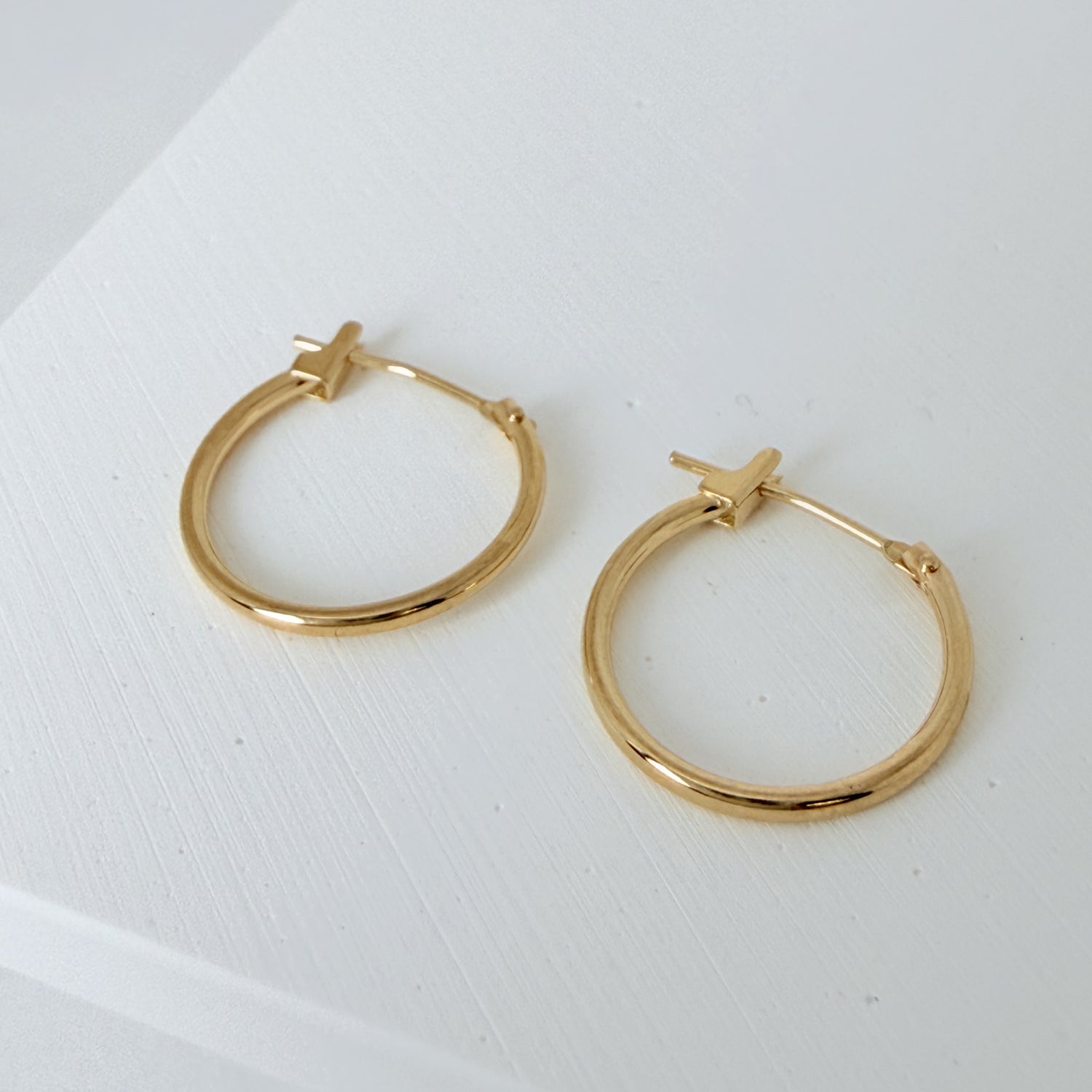 LA直輸入 14K イエローゴールド 16mm ラウンドフープピアス シンプル 1.2mm ラウンドチューブ クリックフープ 本物ゴールド ピアス