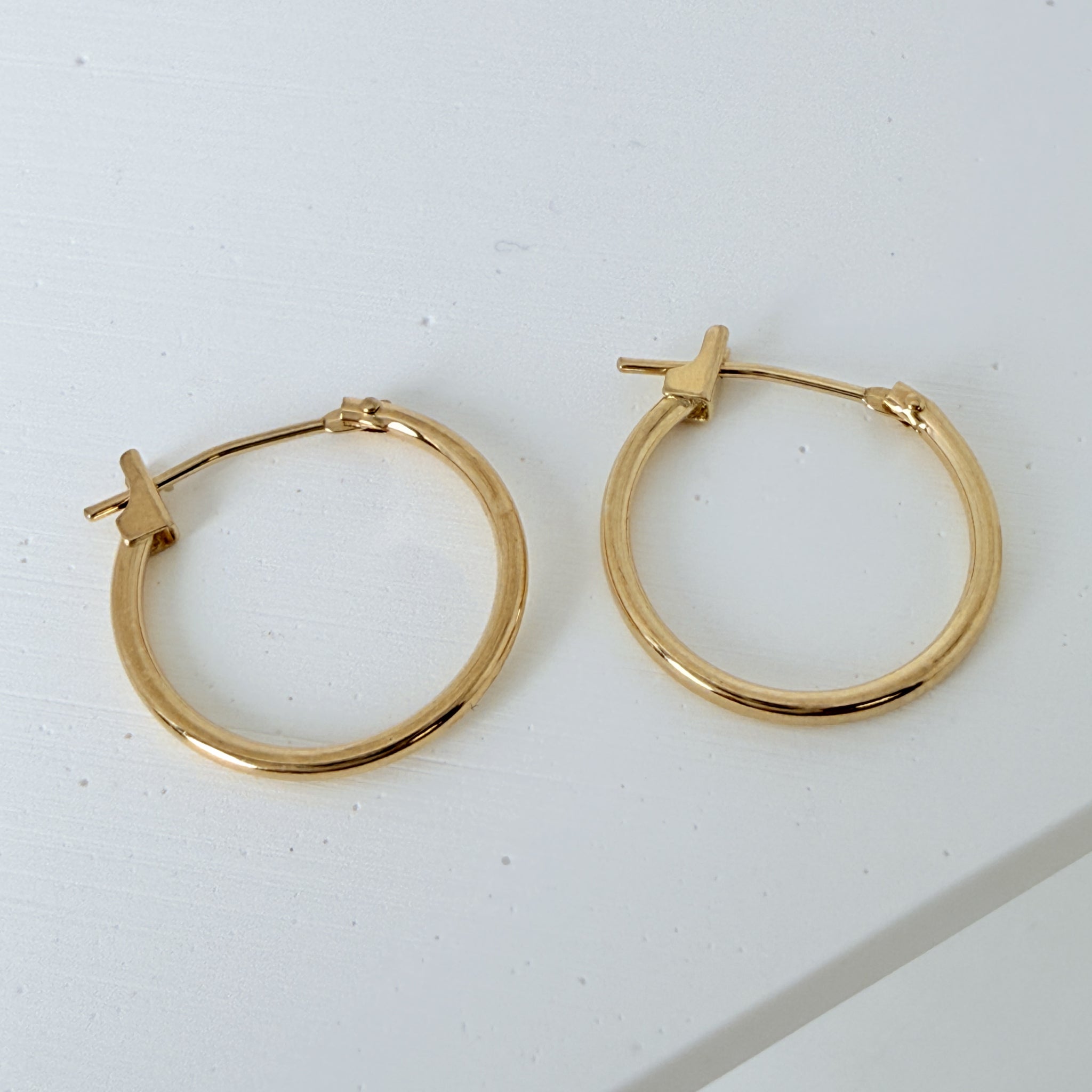 LA直輸入 14K イエローゴールド 16mm ラウンドフープピアス シンプル 1.2mm ラウンドチューブ クリックフープ 本物ゴールド ピアス