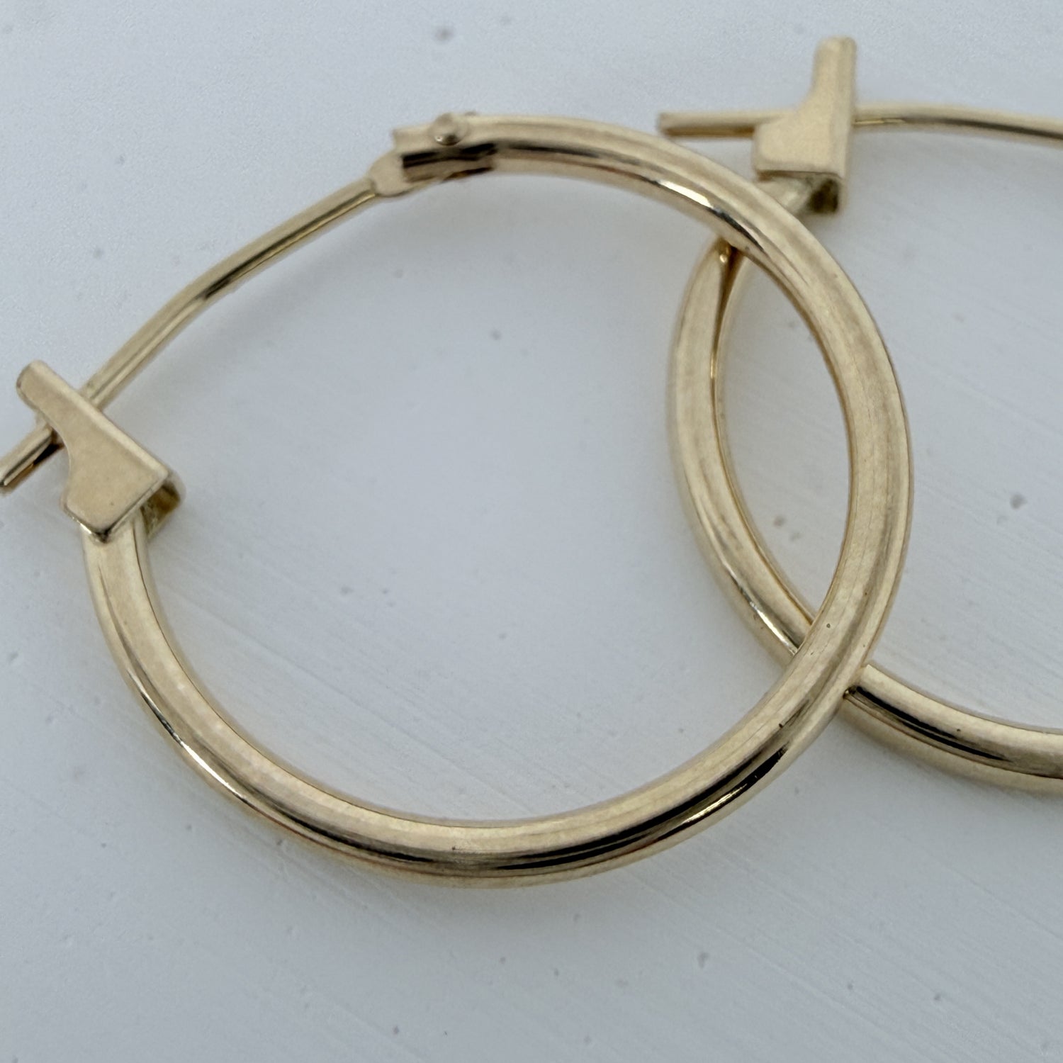 LA直輸入 14K イエローゴールド 16mm ラウンドフープピアス シンプル 1.2mm ラウンドチューブ クリックフープ 本物ゴールド ピアス