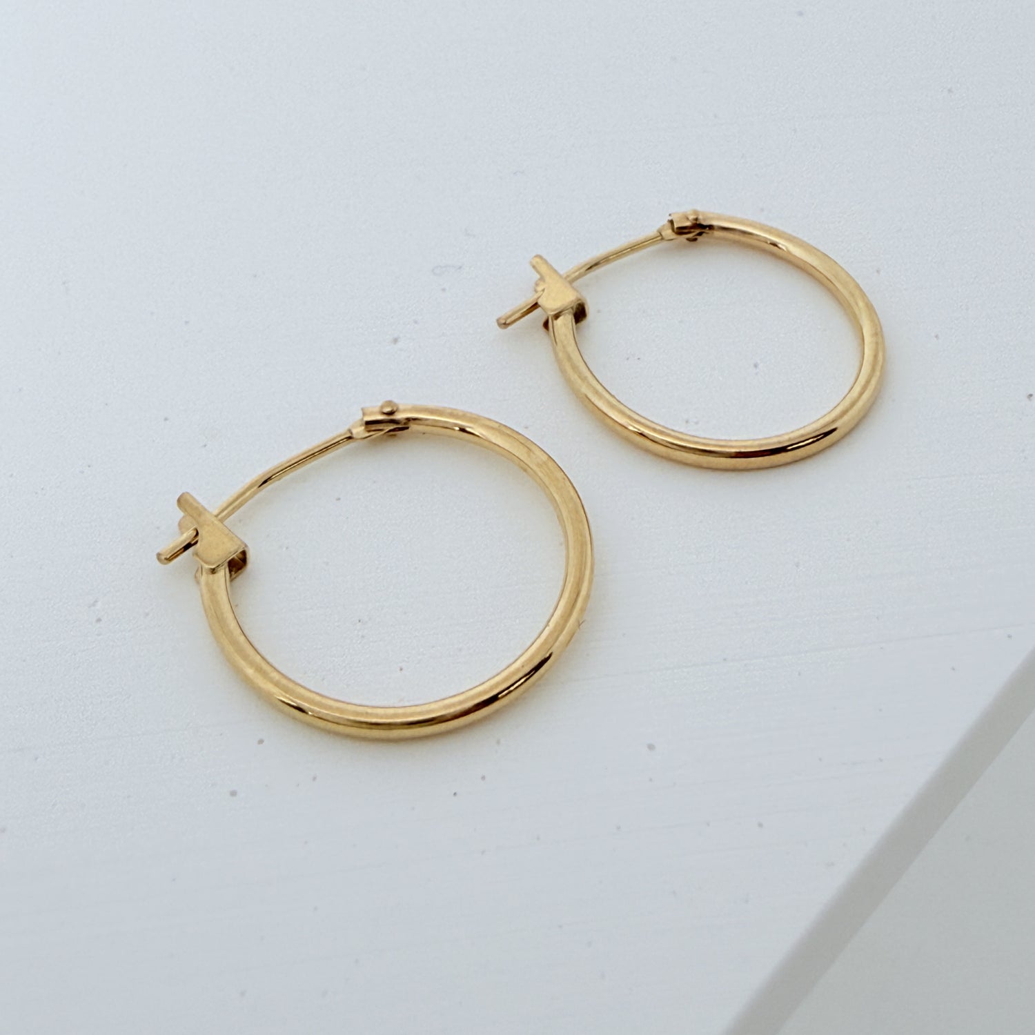 LA直輸入 14K イエローゴールド 16mm ラウンドフープピアス シンプル 1.2mm ラウンドチューブ クリックフープ 本物ゴールド ピアス