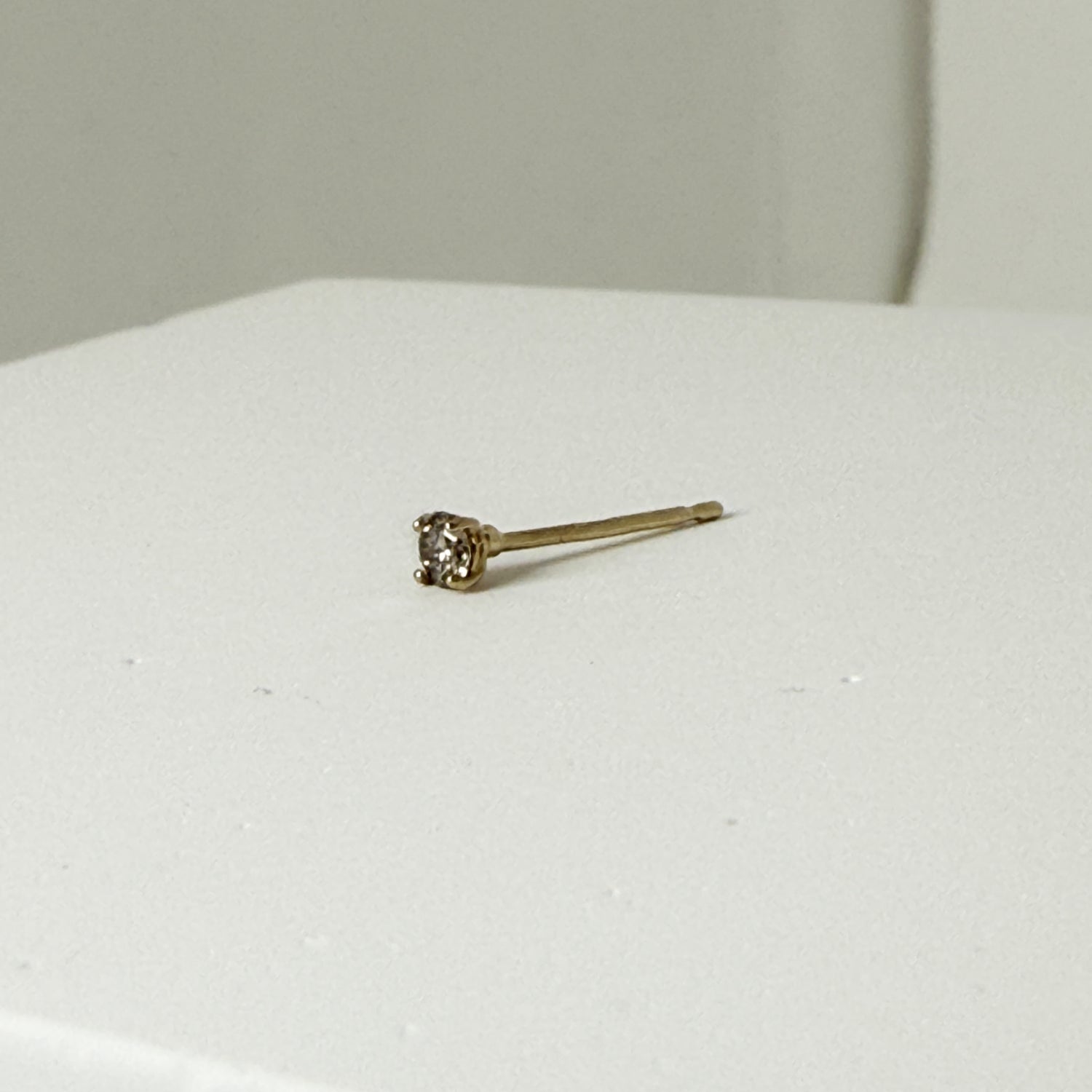 ARTAUM 14K イエローゴールド ソリティアスタッドピアス ダイヤモンド 2.5mm 1個売り ユニセックス 資産価値 ギフト対応 MTF-2039