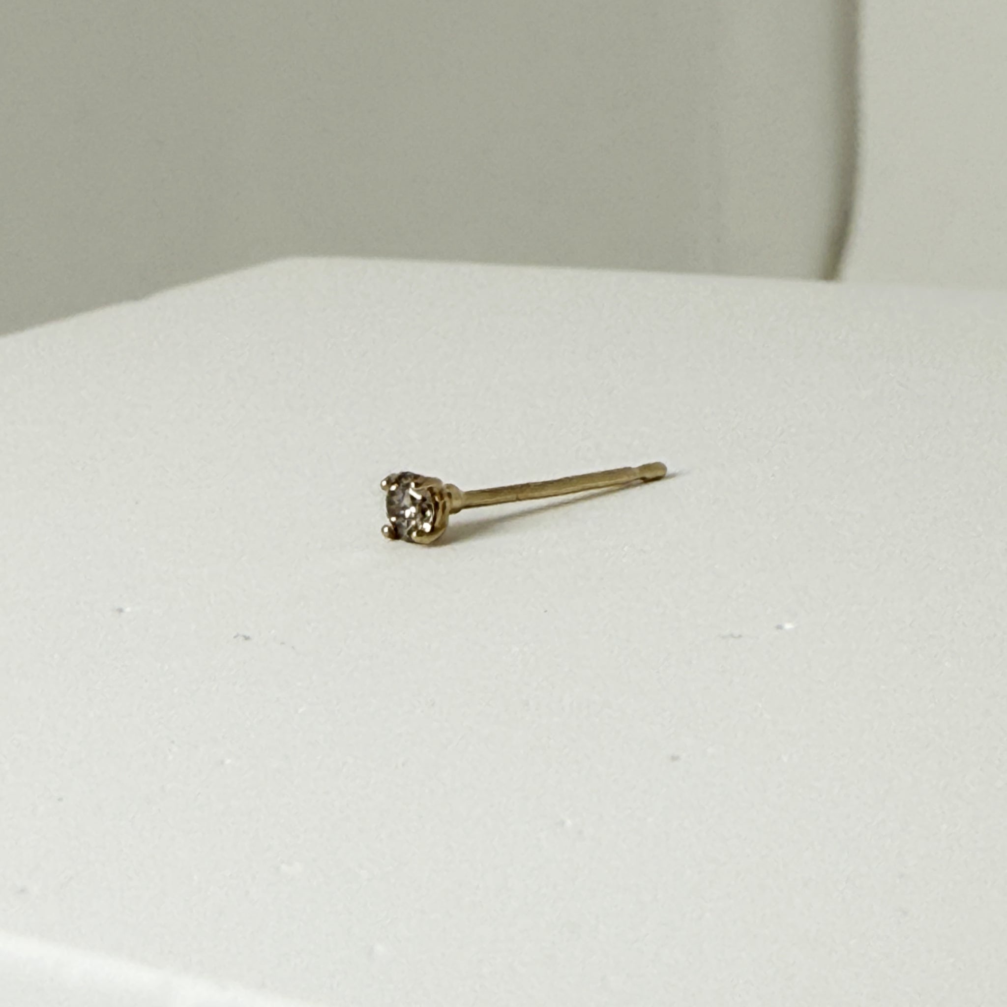 ARTAUM 14K イエローゴールド ソリティアスタッドピアス ダイヤモンド 2.5mm 1個売り ユニセックス 資産価値 ギフト対応 MTF-2039