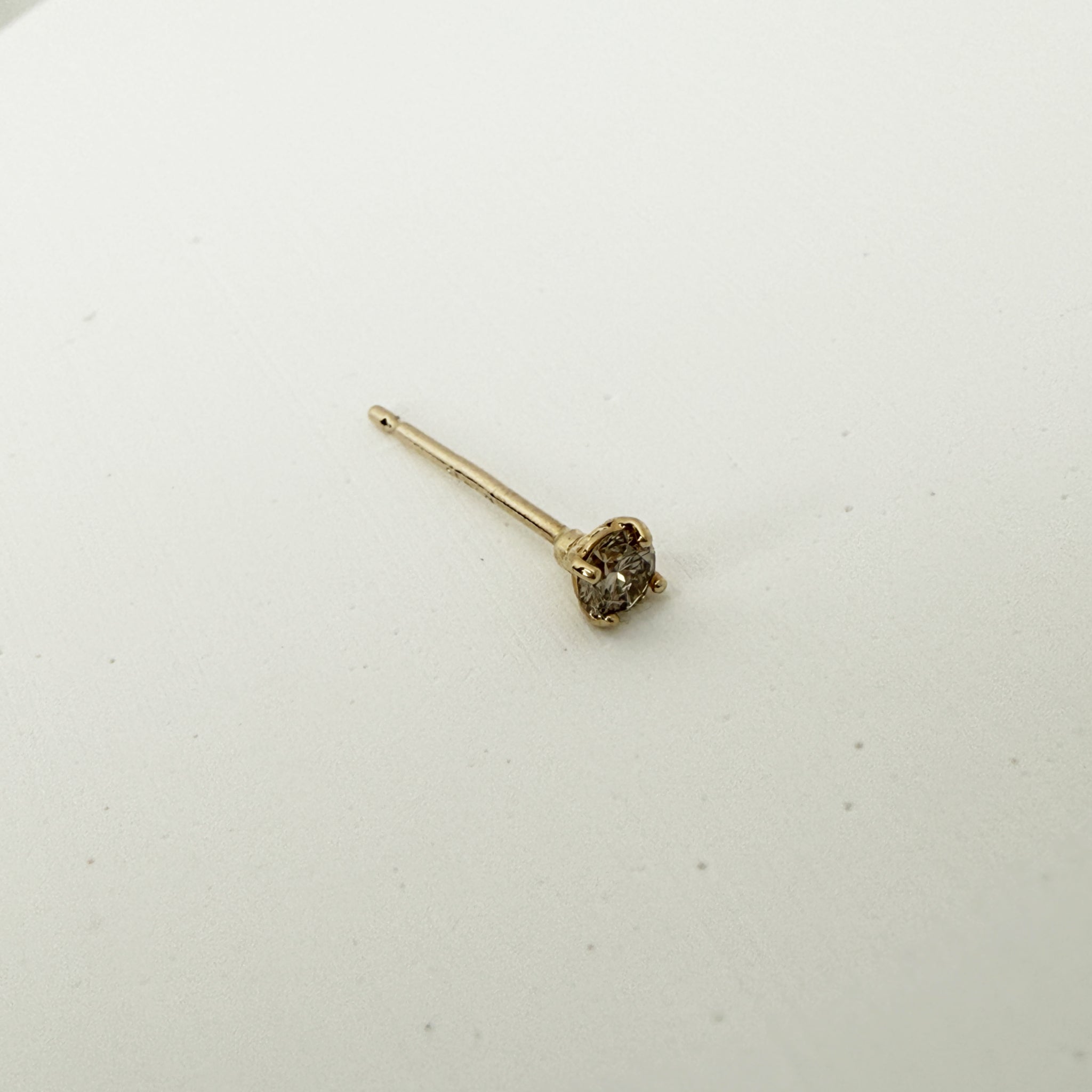 ARTAUM 14K イエローゴールド ソリティアスタッドピアス ダイヤモンド 2.5mm 1個売り ユニセックス 資産価値 ギフト対応 MTF-2039