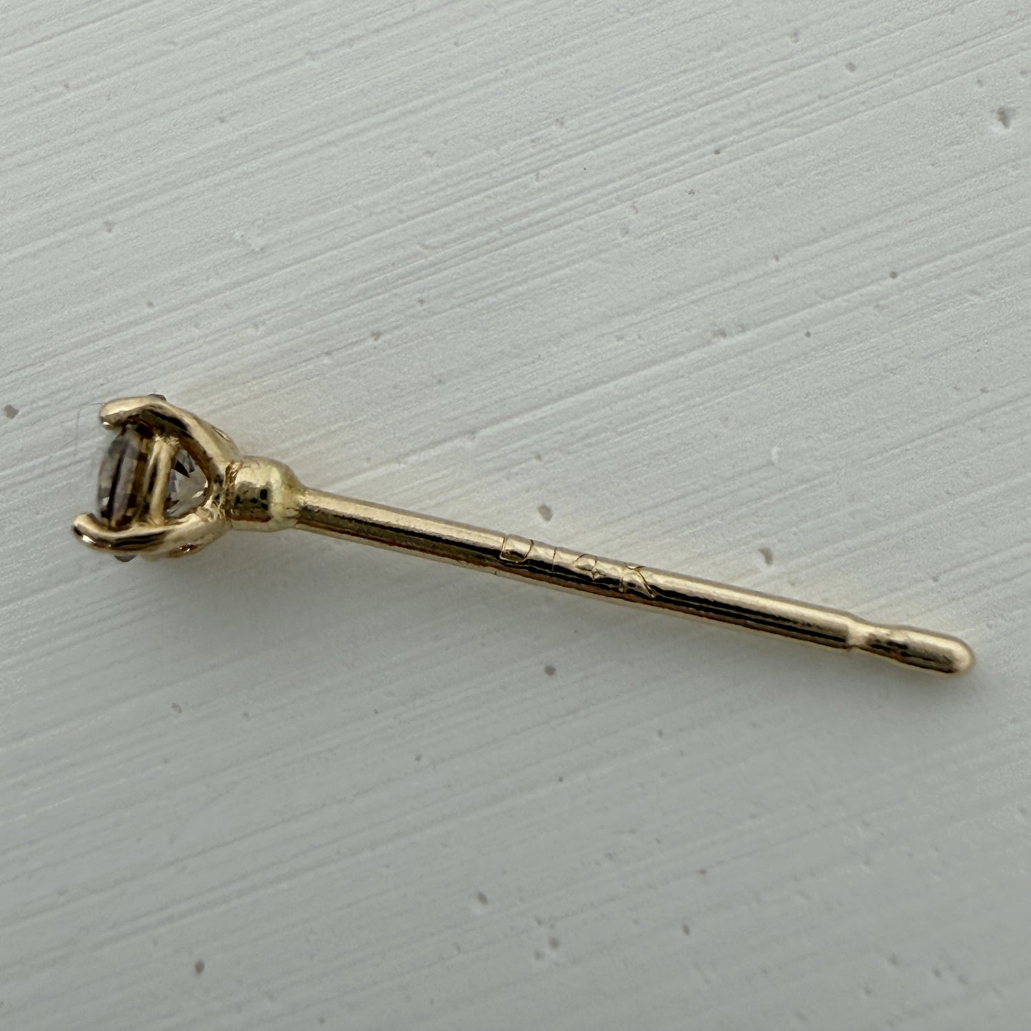 ARTAUM 14K イエローゴールド ソリティアスタッドピアス ダイヤモンド 2.5mm 1個売り ユニセックス 資産価値 ギフト対応 MTF-2039