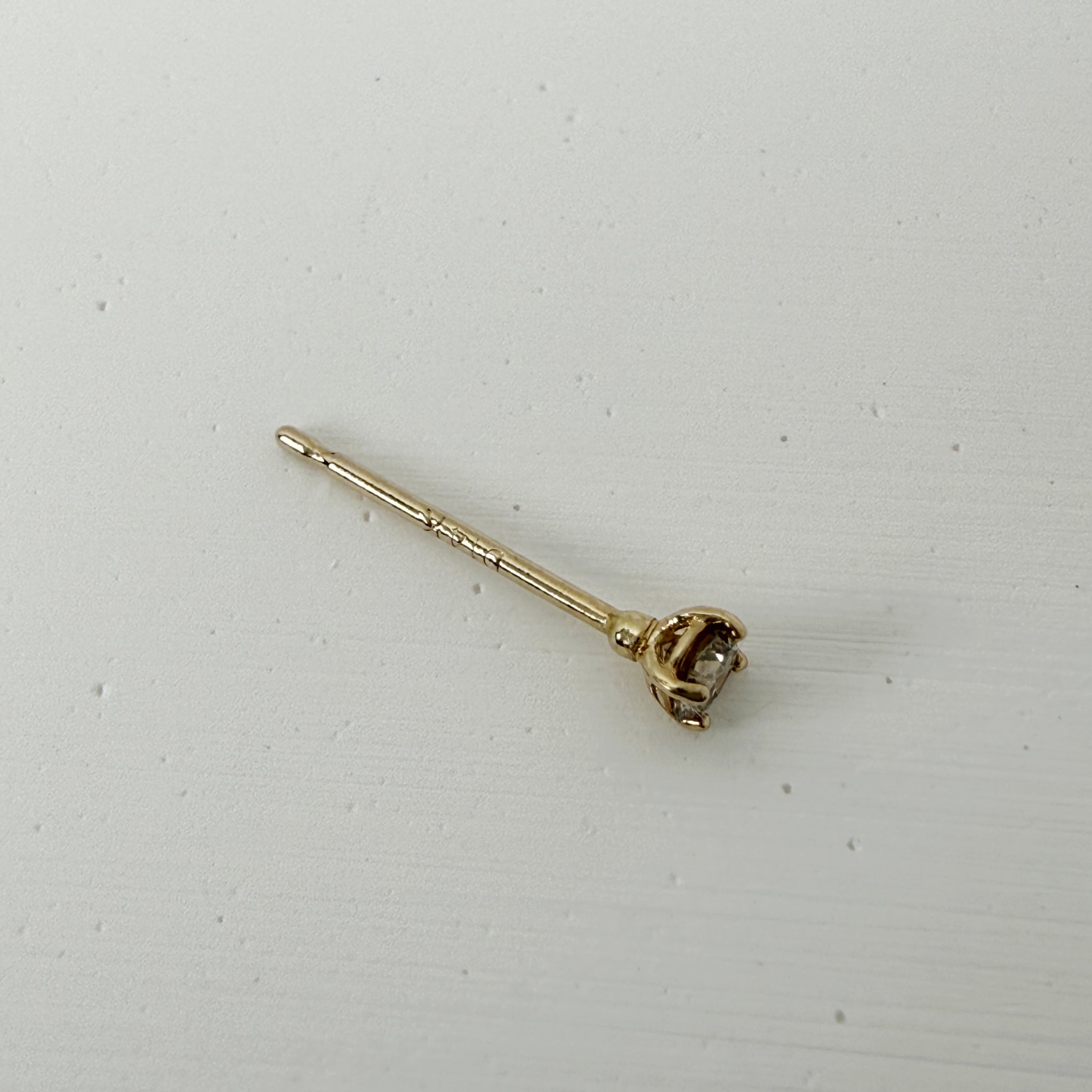 ARTAUM 14K イエローゴールド ソリティアスタッドピアス ダイヤモンド 2.5mm 1個売り ユニセックス 資産価値 ギフト対応 MTF-2039