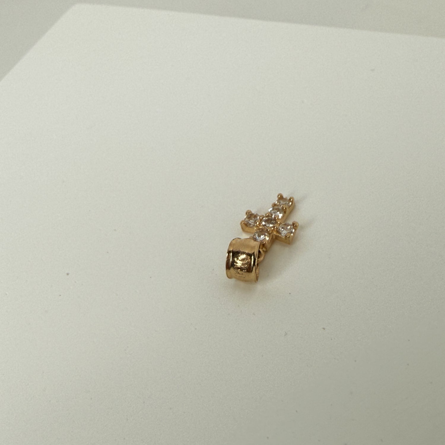 LA直輸入14K Gold Cross ペンダントトップ NE046 キュービックジルコニア 小ぶりクロス ユニセックス 本物の金 デイリー対応 ギフト 永久買い取り保証